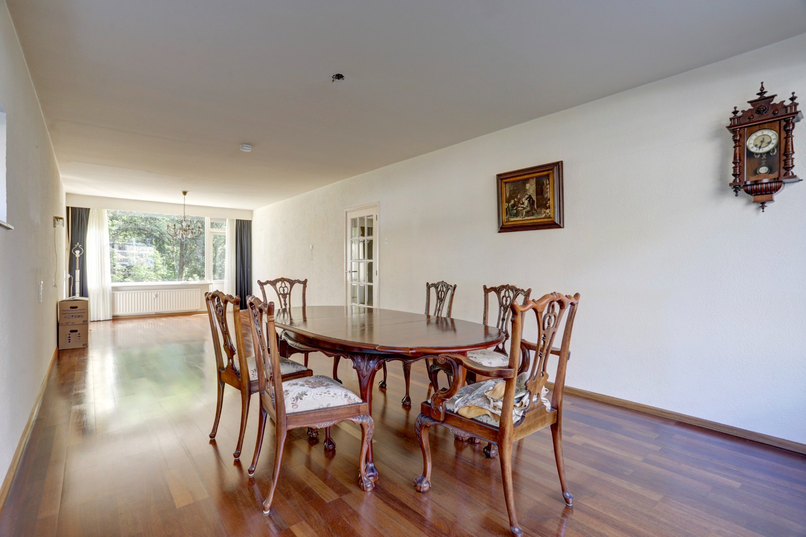 Bijna 100 m² gelijkvloers woonplezier op de begane grond met terras van ca. 36 m².  Deze 3- (voorheen 5) kamerwoning is gelegen op eigen grond! 