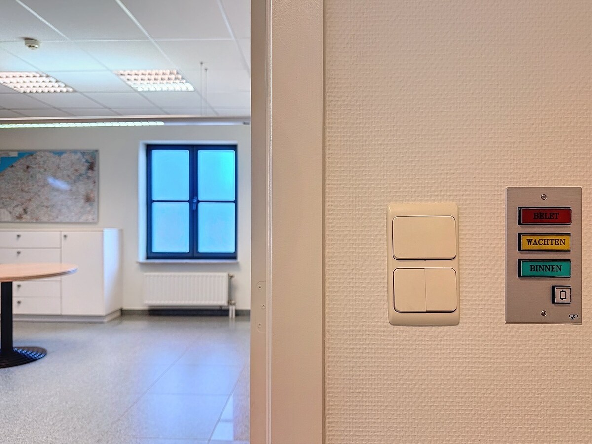 Commercieel gelegen kantoorruimte nabij E17 te centrum Olsene 