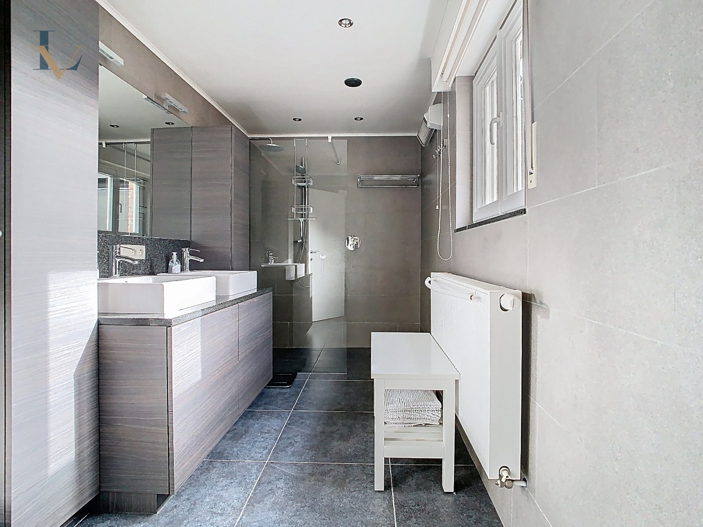 Instapklare rijwoning met tuin en garage nabij Park Vrieselhof – rustige ligging in Oelegem 