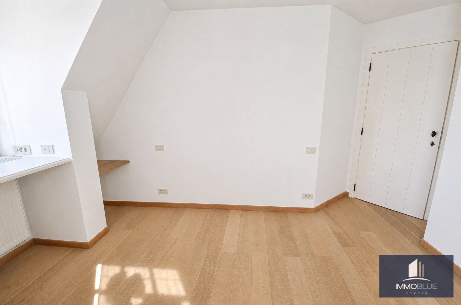 Tijdloze villa met uitzonderlijke vergezichten op een residentiële locatie. 