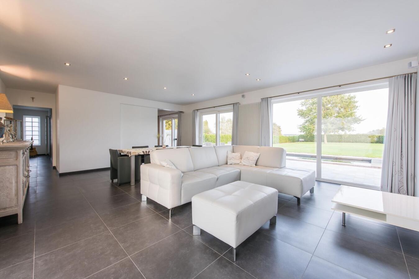 Instapklare woning op ruim perceel 