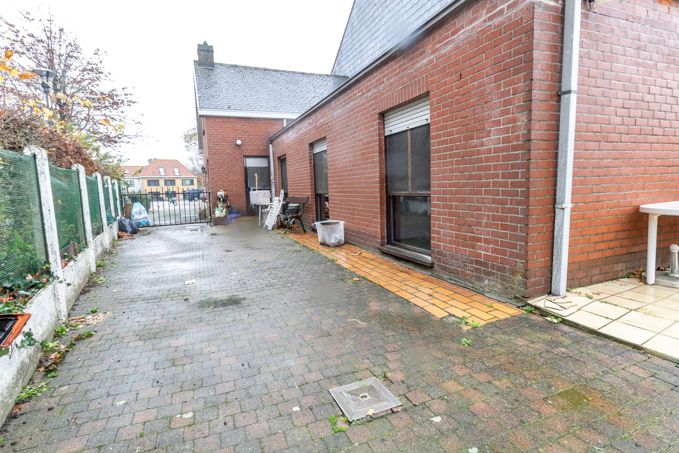 Woning met 3 slaapkamer en dubbele garage in centrum te Koekelare 