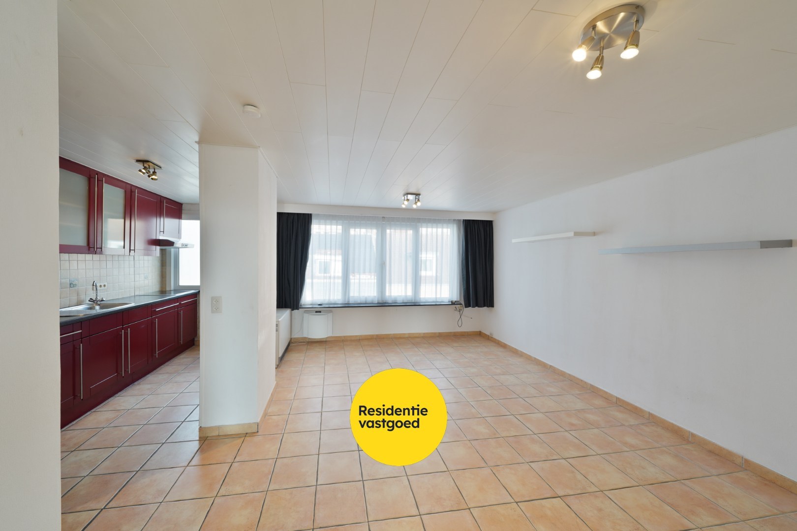 Instapklaar appartement met 2 slaapkamers– op wandelafstand van zee en winkels 