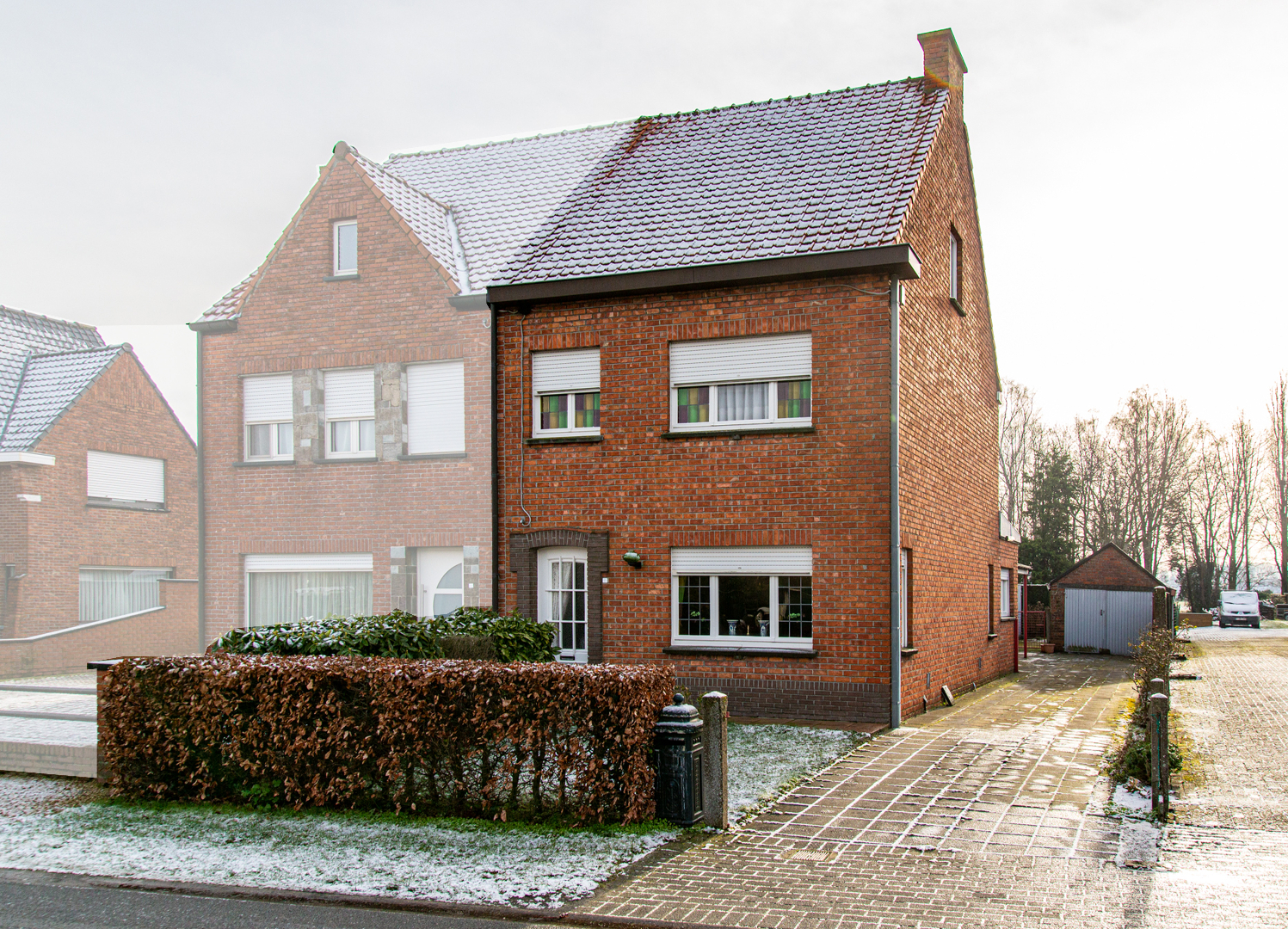 Op te frissen HoB met 3 slpks, rustig gelegen te Adegem 