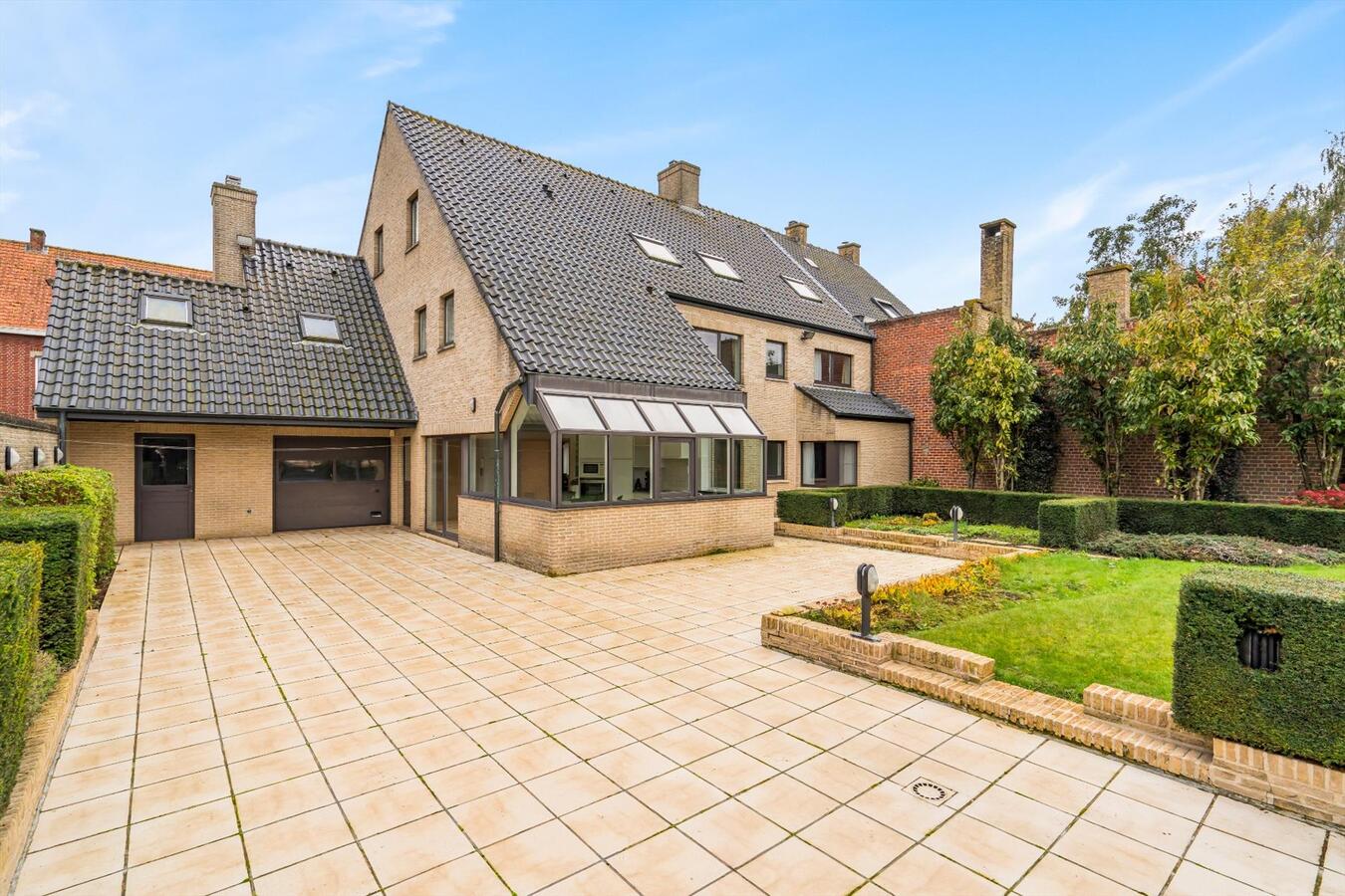 Uitstekend gelegen karakterwoning met tal van mogelijkheden 