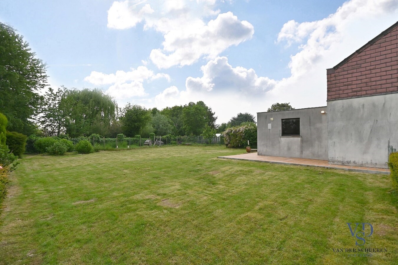 Eigendom met mogelijkheden op  meer dan 1500 m² 