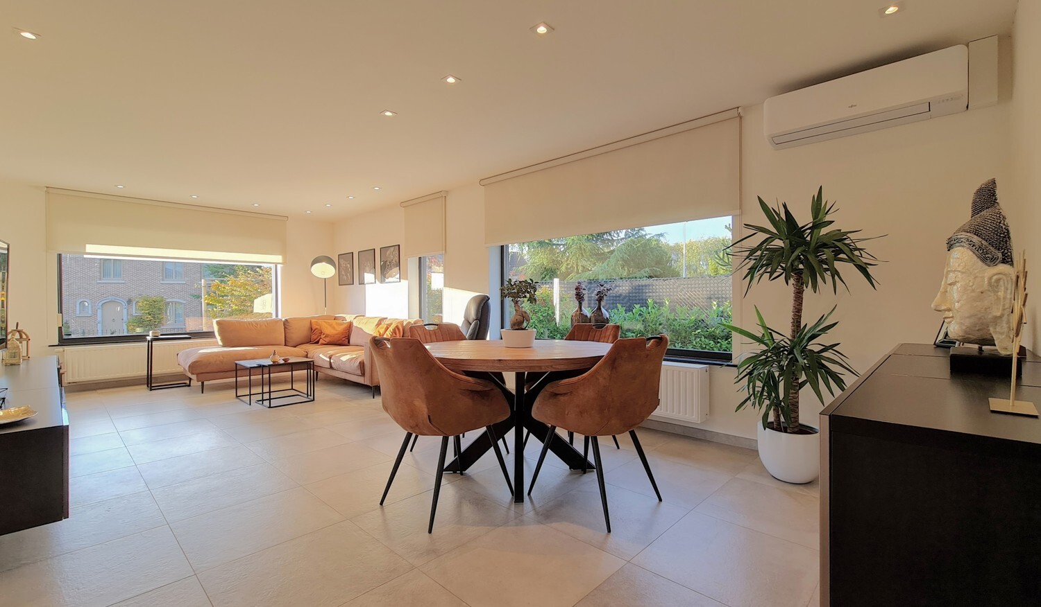 Bungalow met zongerichte tuin op perceel van 1350 m² 