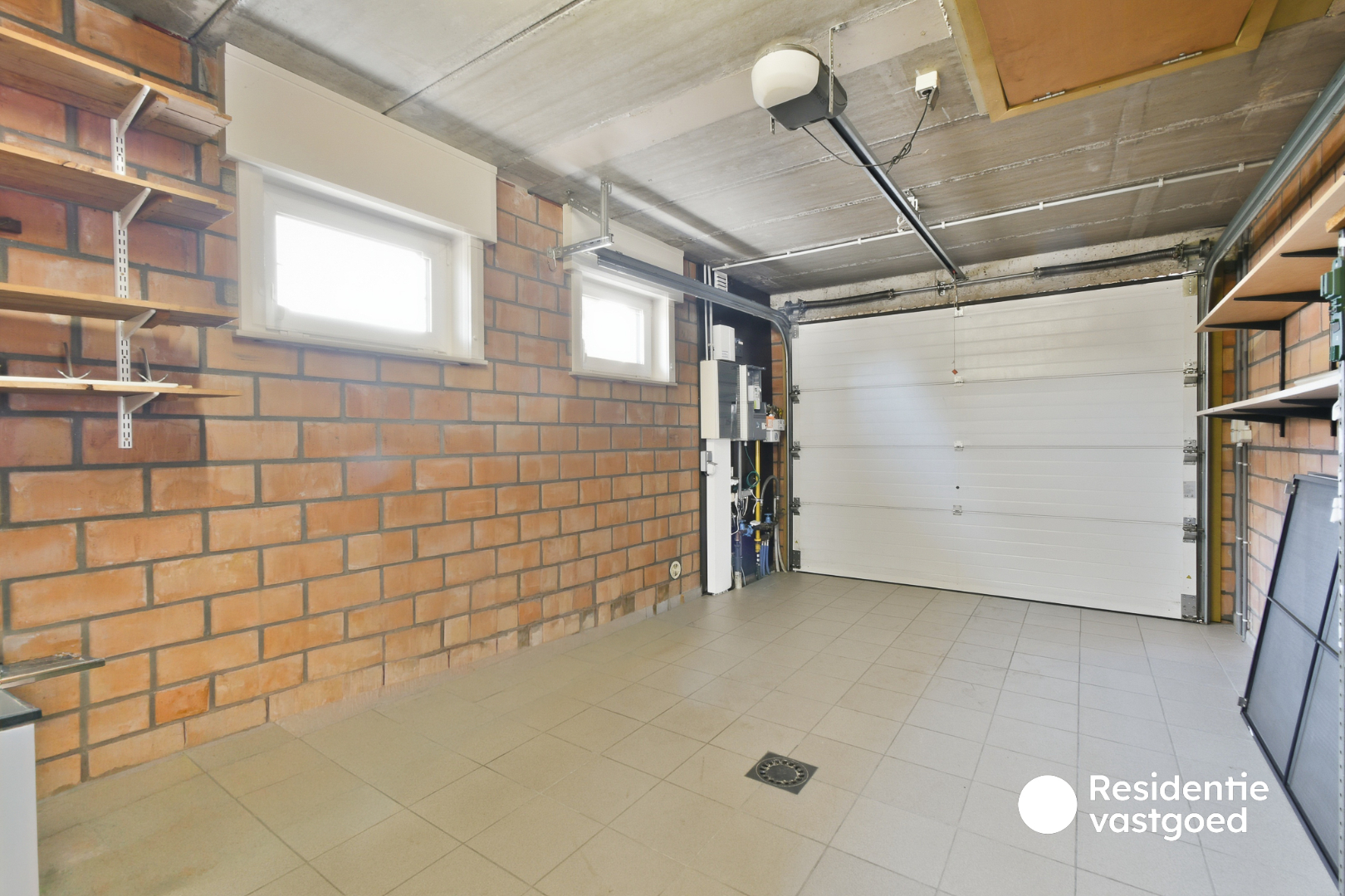 Verzorgde alleenstaande bungalow met tuin, garage en groot terras in het rustige Ettelgem 