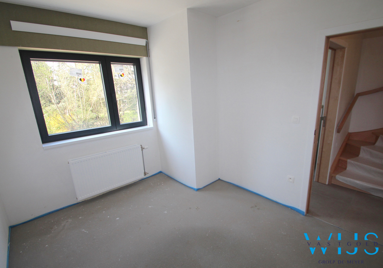 Compleet van A tot Z vernieuwd woonhuis te KLUIZEN /WIPPELGEM 