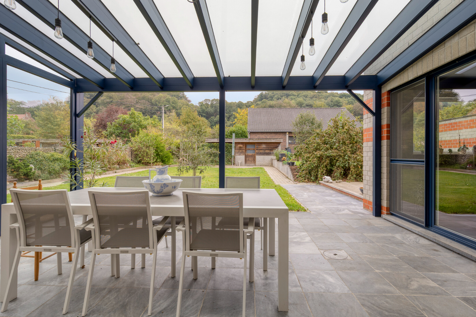 Halfopen bebouwing met 4 slaapkamers en bureau, ruime garage, kelder en zolder in Holsbeek! - EPC 161 kWh/m² - bewoonbare opp. 288 m² 