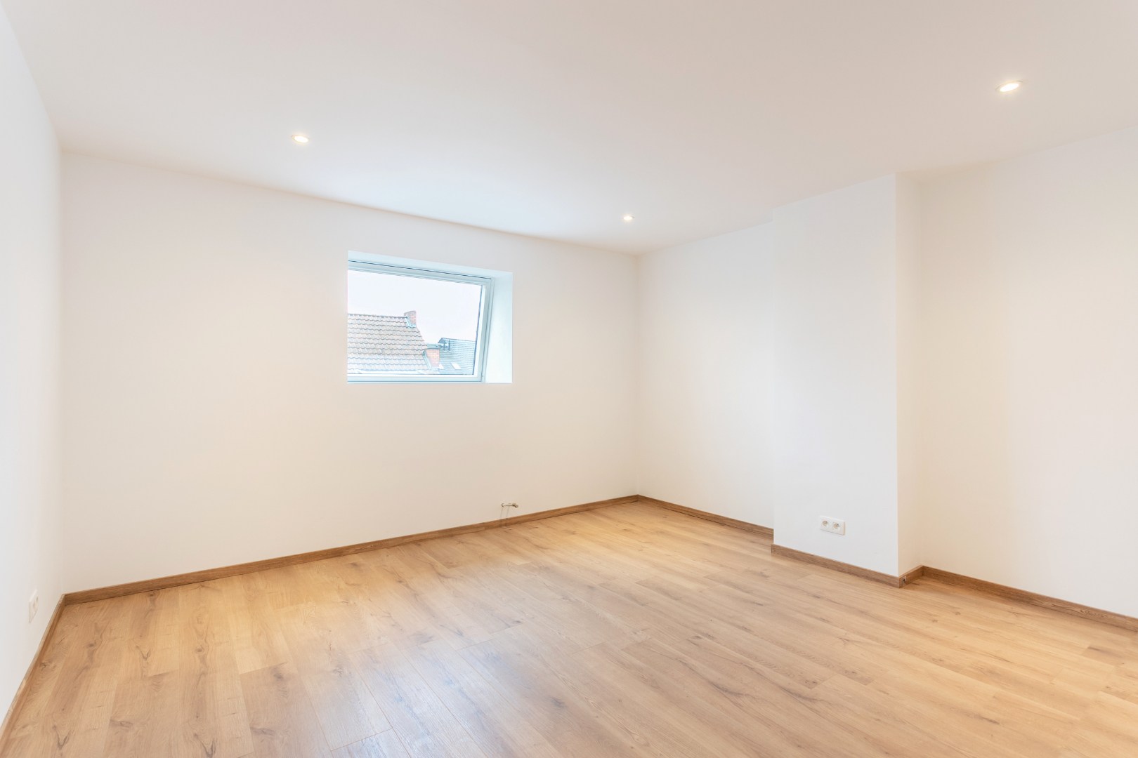 Volledig gerenoveerde woning, 3 slpks en tuin te koop centrum Halle 