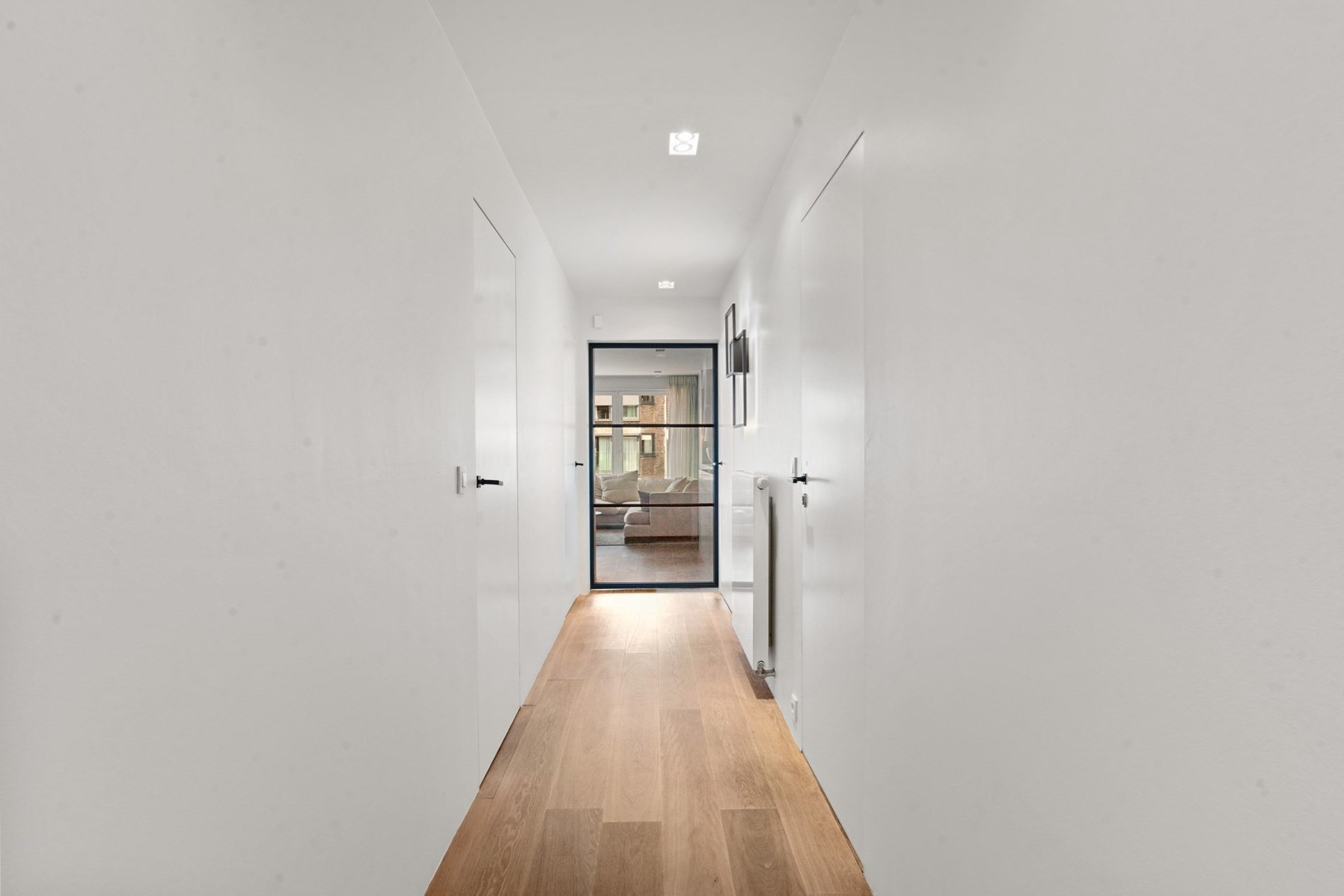 Bel appartement rénové, spacieux avec 2 chambres et une belle largeur de façade, situé au centre de l'avenue Lippens à Knokke. 