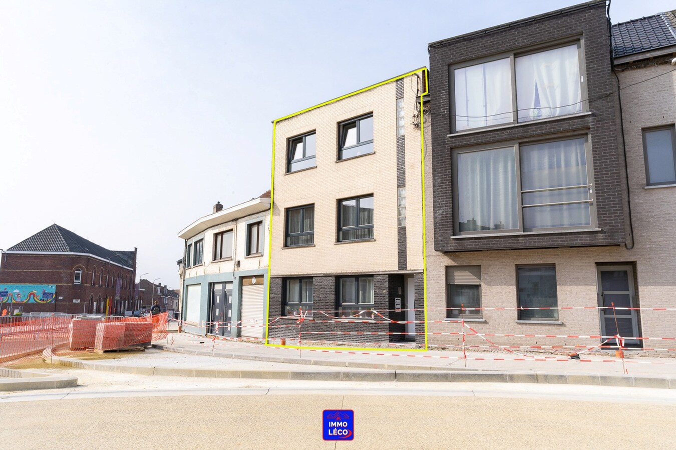 Immeuble de rapport rénové : Trois appartements une chambre, IDEAL INVEST ! 