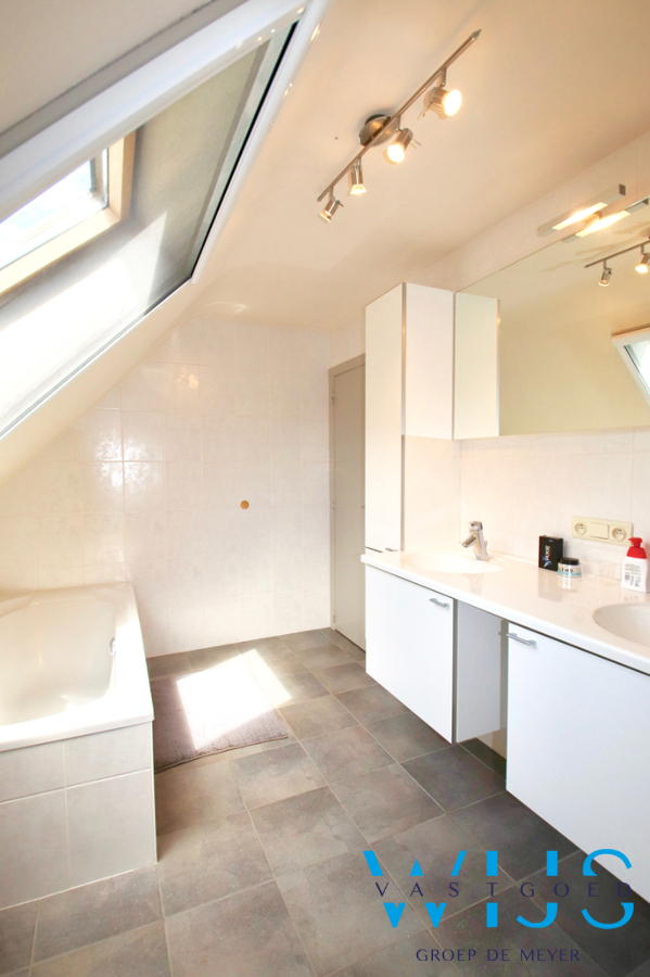 Tof woonhuis met tuin te Boekhoute ! 