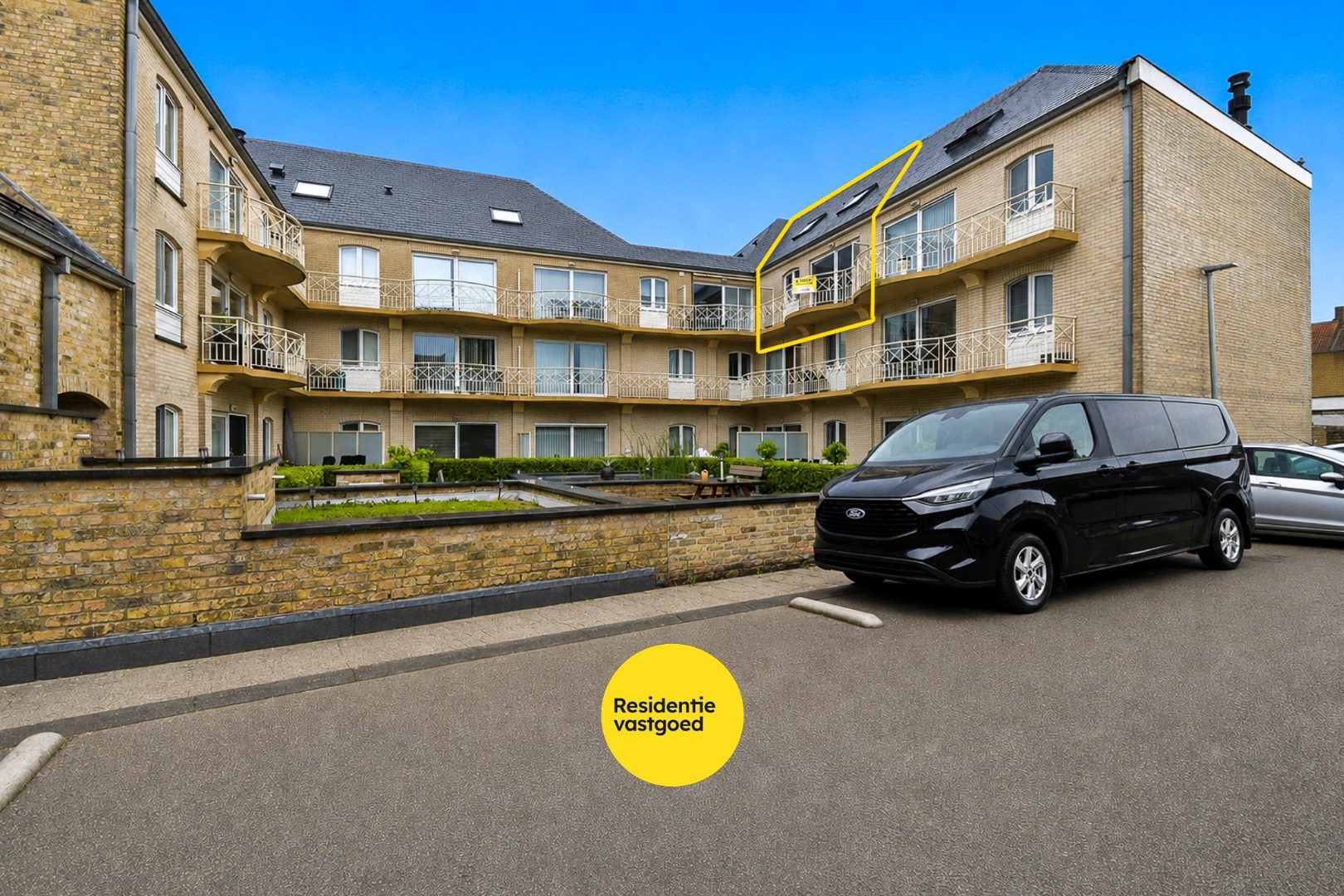 Duplex-appartement in rustige residentie met twee slaapkamers en terras 