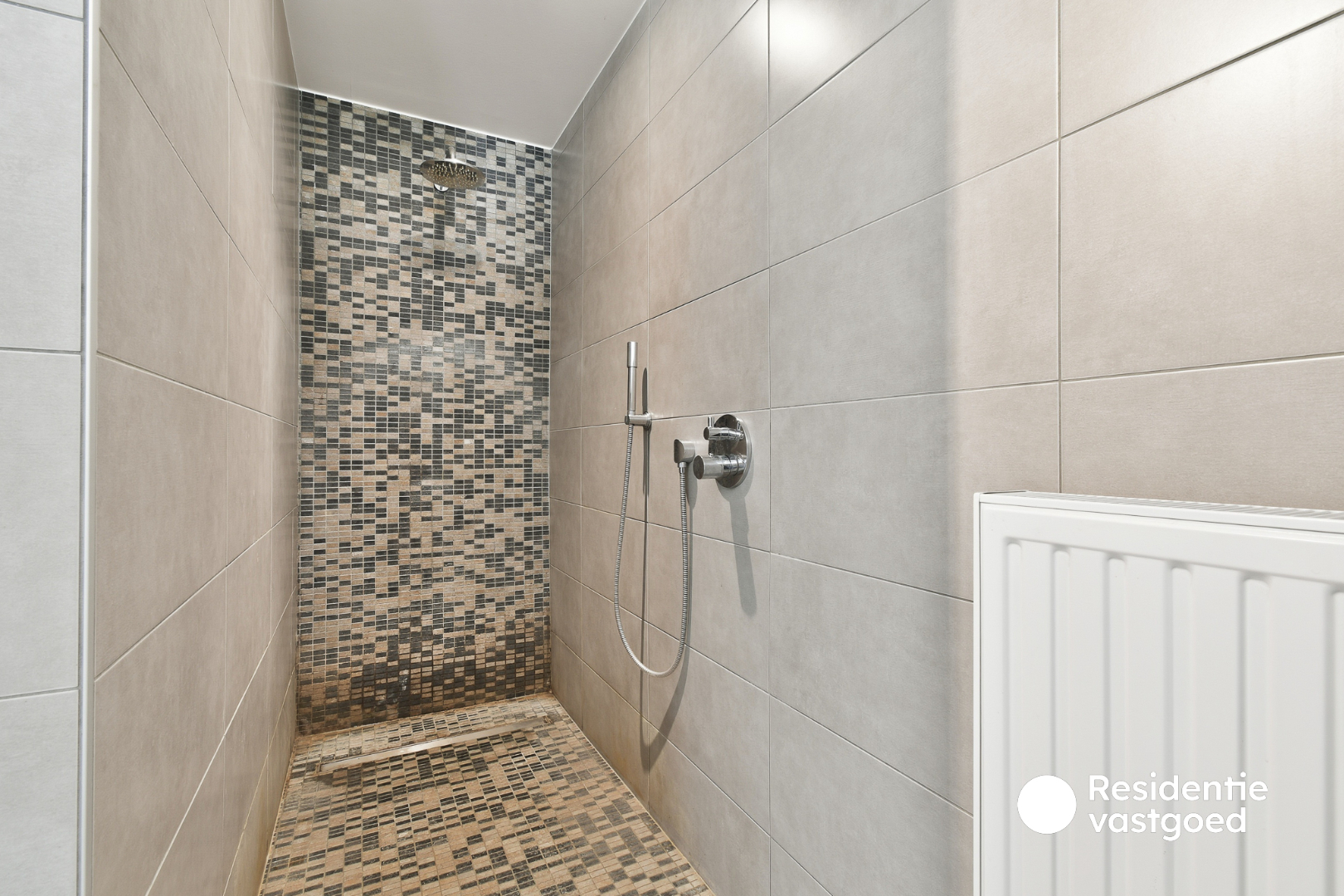 Zeer ruim en modern appartement te huur in Eernegem 