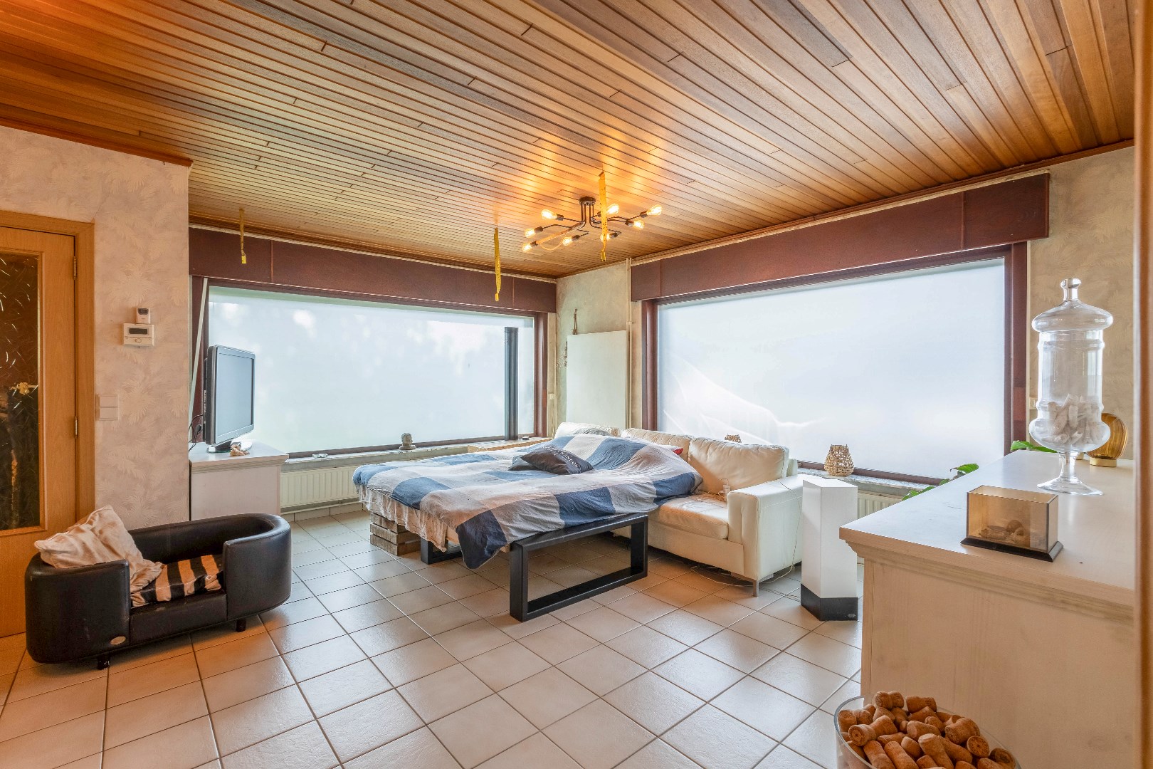 Op te frissen woning te Drongen 