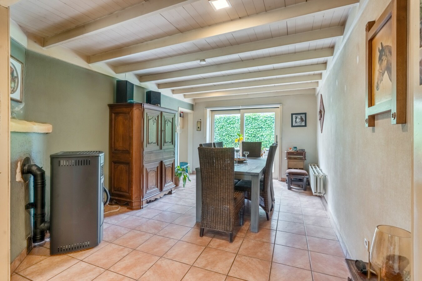 Uniek gelegen woning aan de bosrand op een perceel van 36a67ca waarvan 22a82ca geschikt is als paardenweide! 