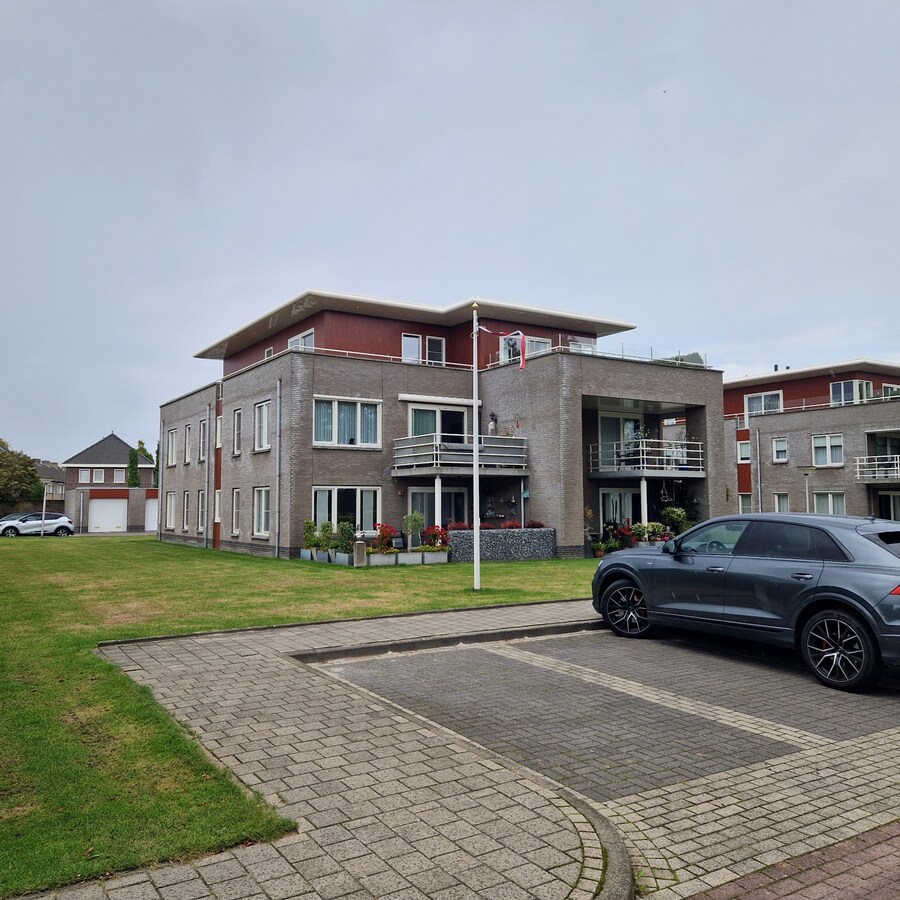 2 bouwkavels te koop voor de bouw van 2 halfvrijstaande levensloopbestendige woningen met vrij uitzicht over landerijen. 