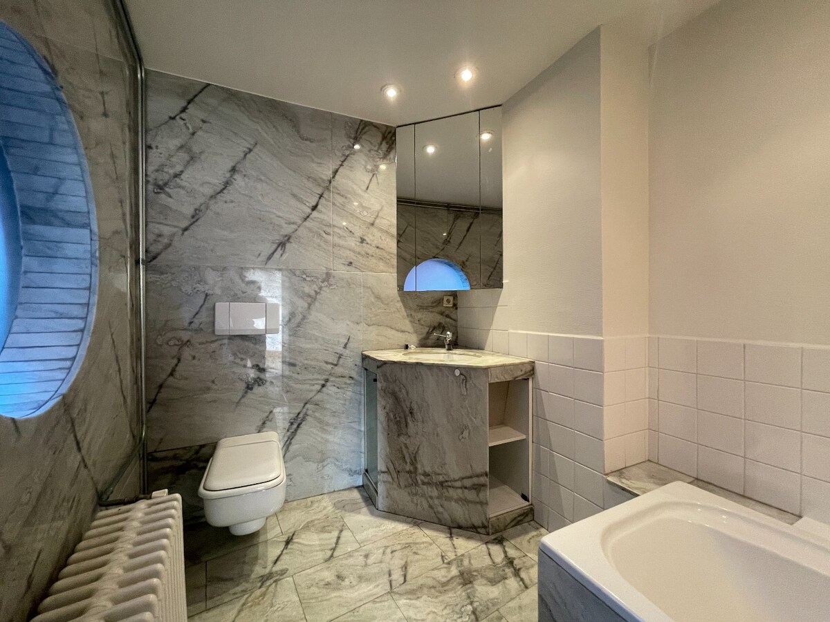 Lichtrijk één-slaapkamer appartement in centrum Izegem 