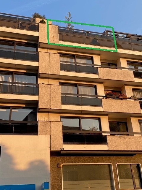 Palcentrum gelegen vernieuwd penthouse met zonneterras uitkijkend op de prachtige St-Michielskerk 