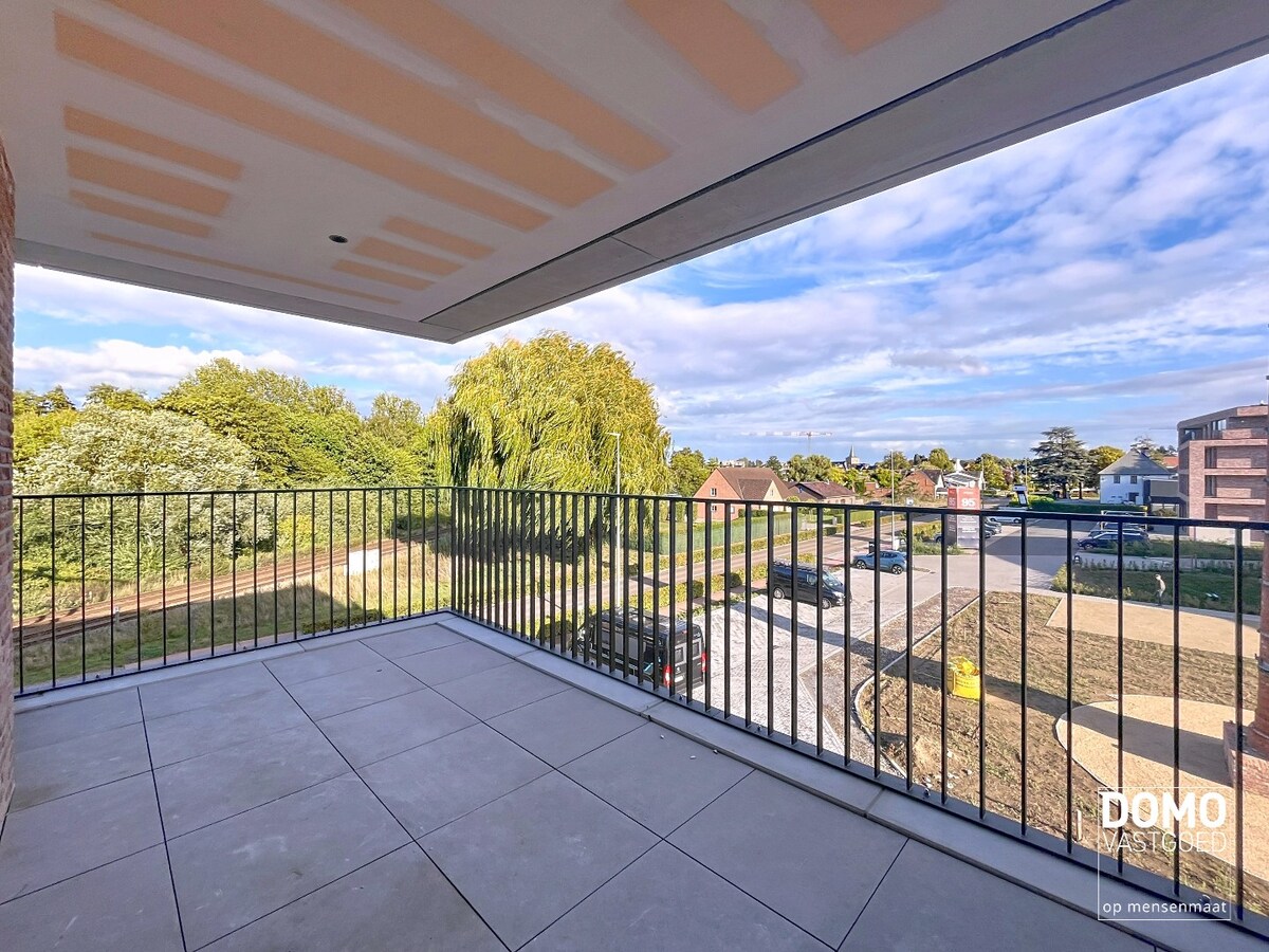 NIEUWBOUW 2 SLAAPKAMER APPARTEMENT MET TERRAS, AUTOSTANDPLAATS EN KELDERBERGING TE KERMT 