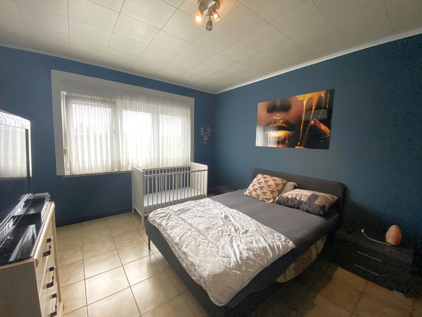 Instapklare en gerenoveerde gezinswoning op goeie centrale ligging! 