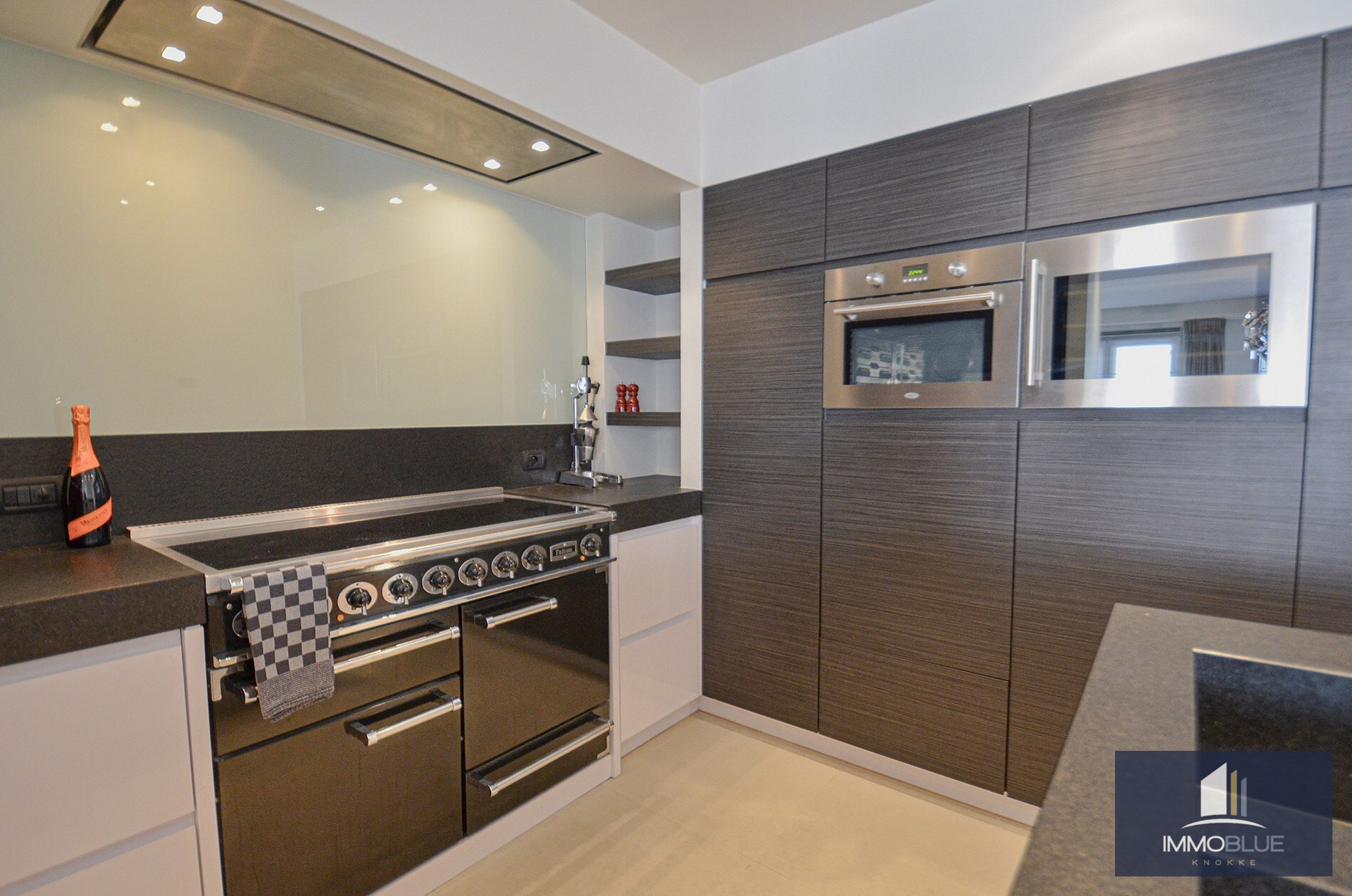 Topaanbieding – Uitzonderlijk ruim appartement gelegen in een stijlvolle residentie. 