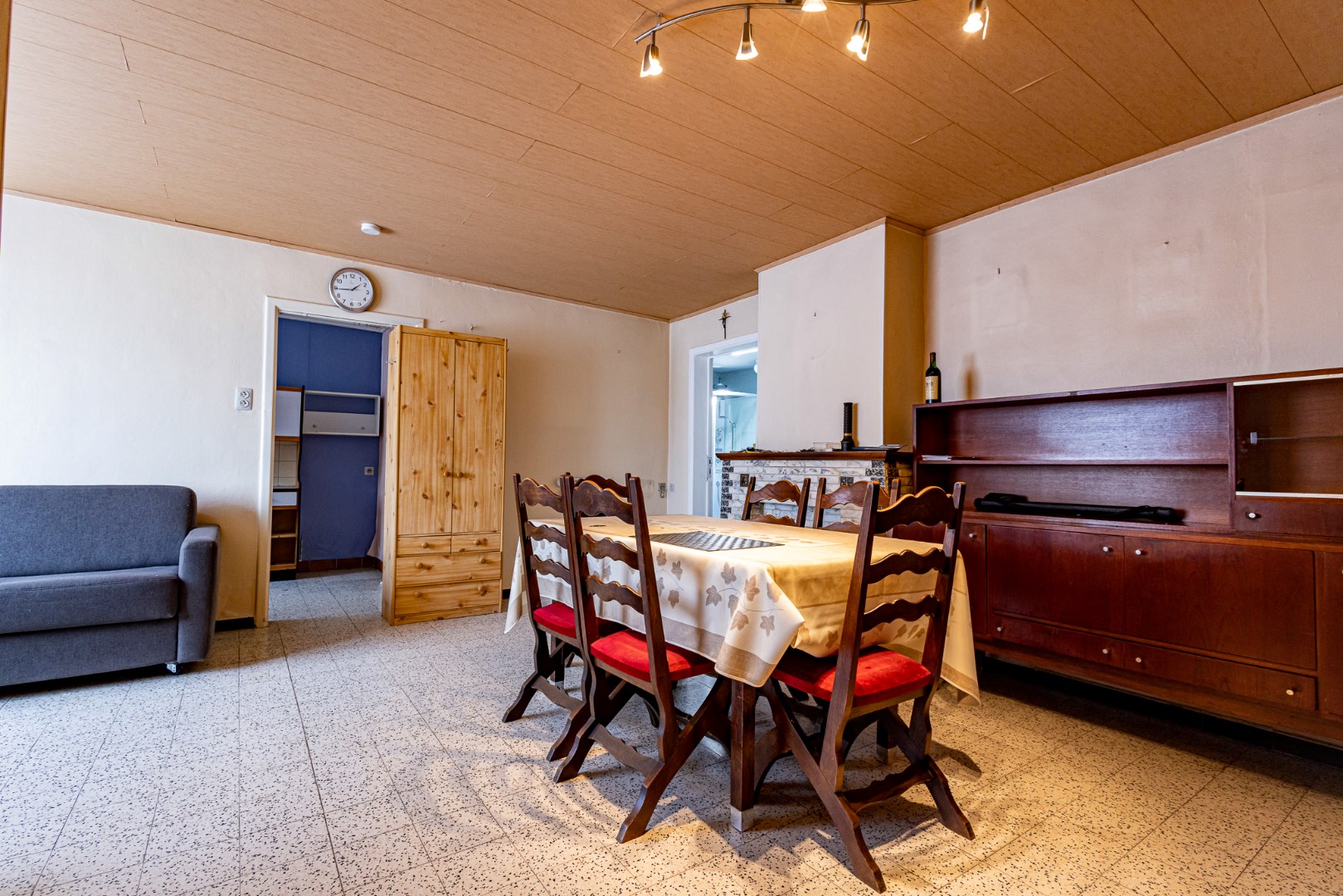 Woning met handelspand landelijk gelegen te Ursel 