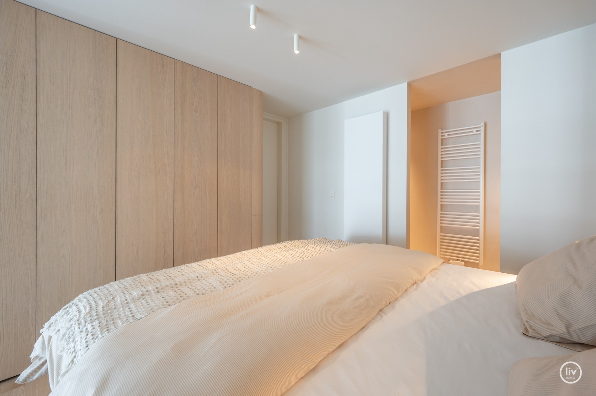 Appartement en duplex de luxe avec mezzanine, idéalement situé dans l'avenue Nellens à Knokke (avec possibilité d'acheter un box garage double intégré) 