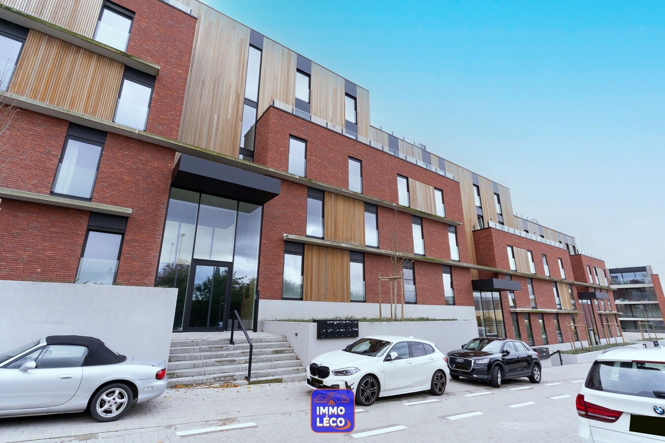 Appartement NEUF de haut standing avec garage 3 voitures, EN PLEIN CENTRE-VILLE ! 