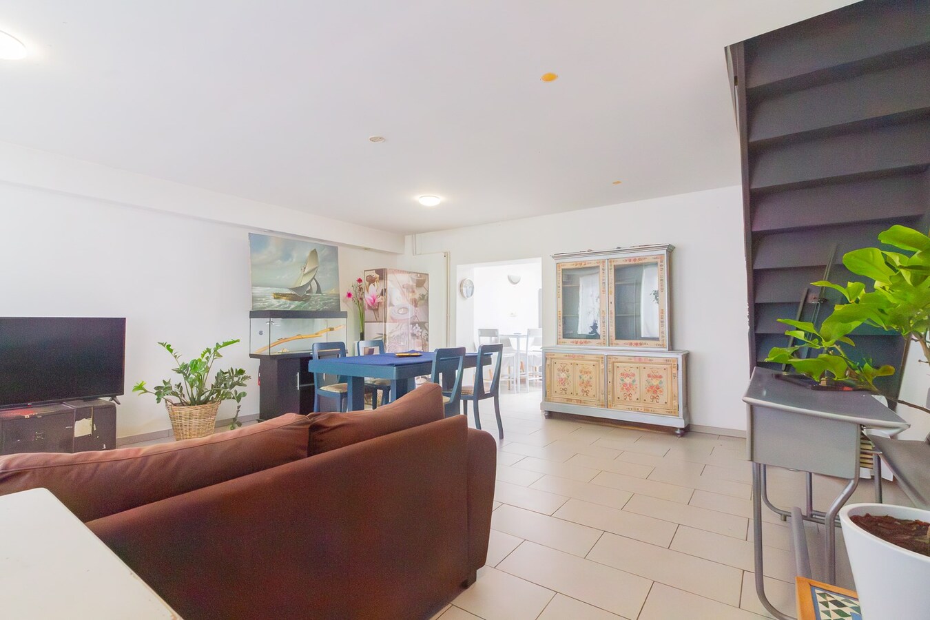 Maison rénovée avec 3 chambres et cour 