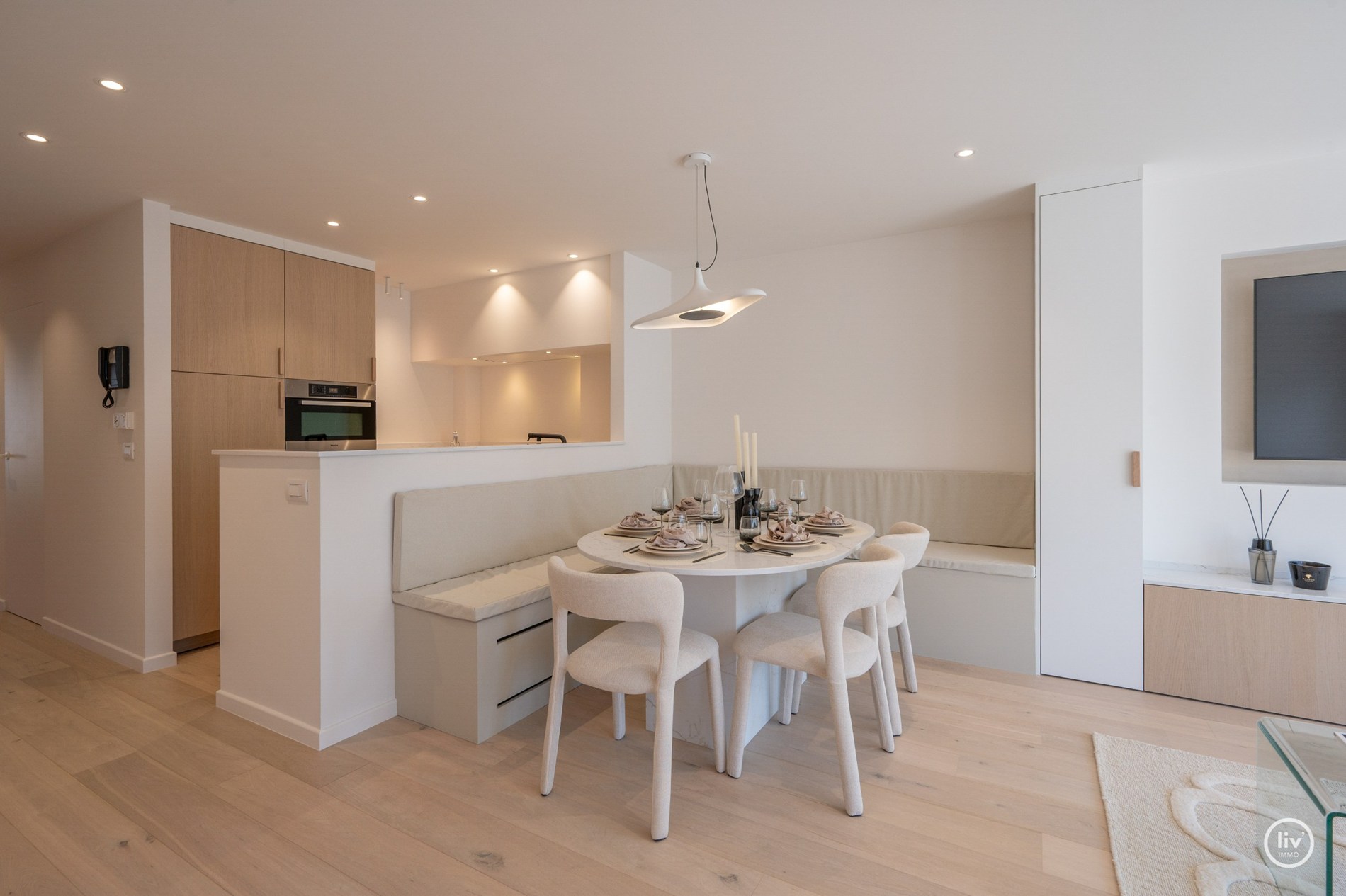 Volledig gerenoveerd en stijlvol appartement in het hart van Knokke in de  Lippenslaan. 