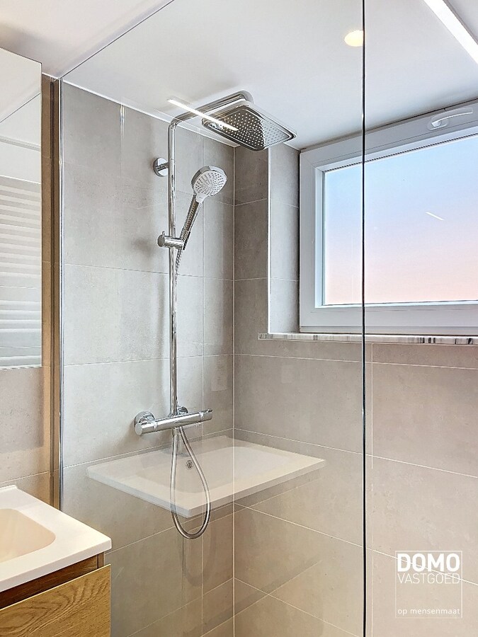 VOLLEDIG GERENOVEERD APPARTEMENT MET TERRAS EN GARAGE TE HASSELT 