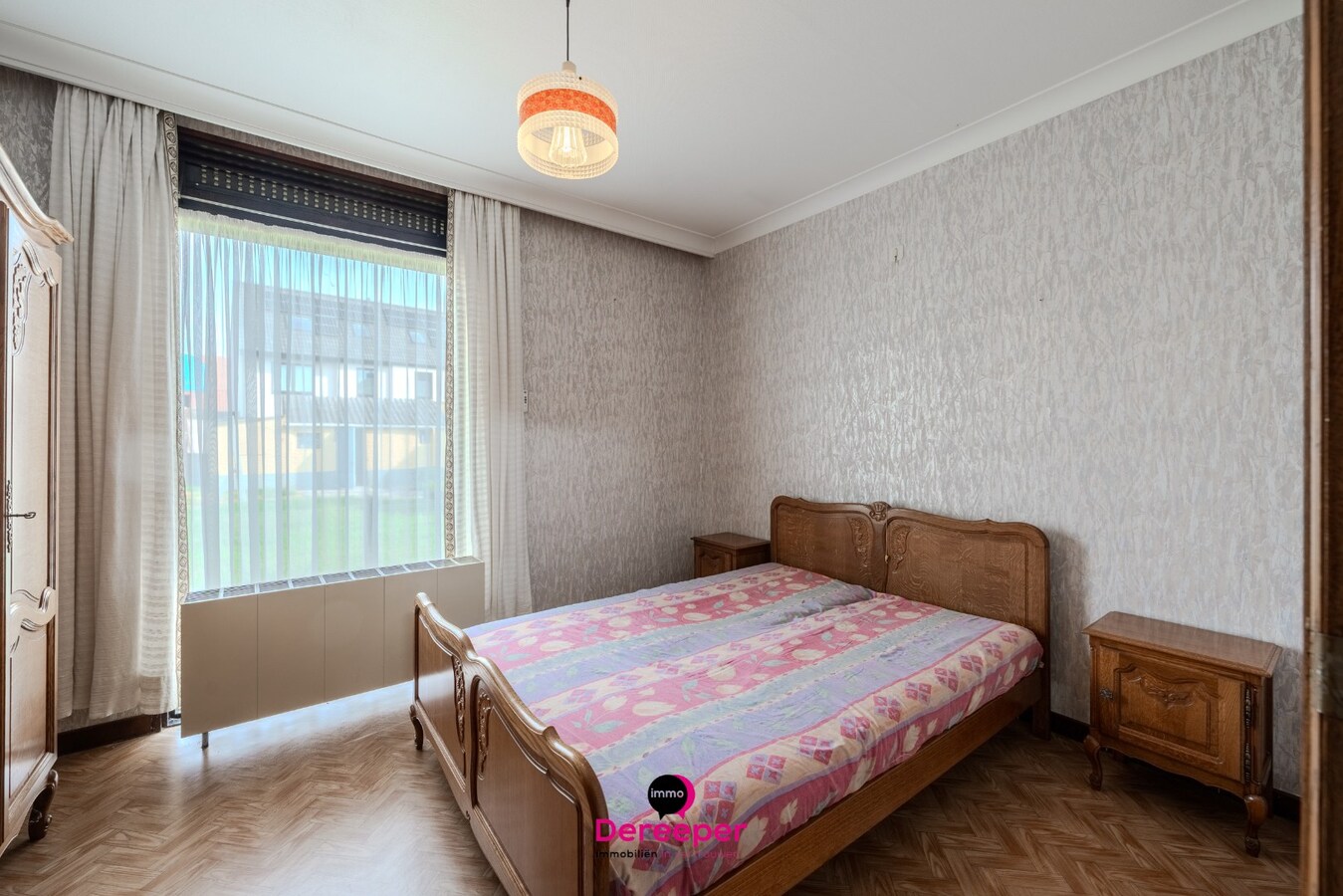 Te renoveren bungalow op ruim perceel van 678 m² 