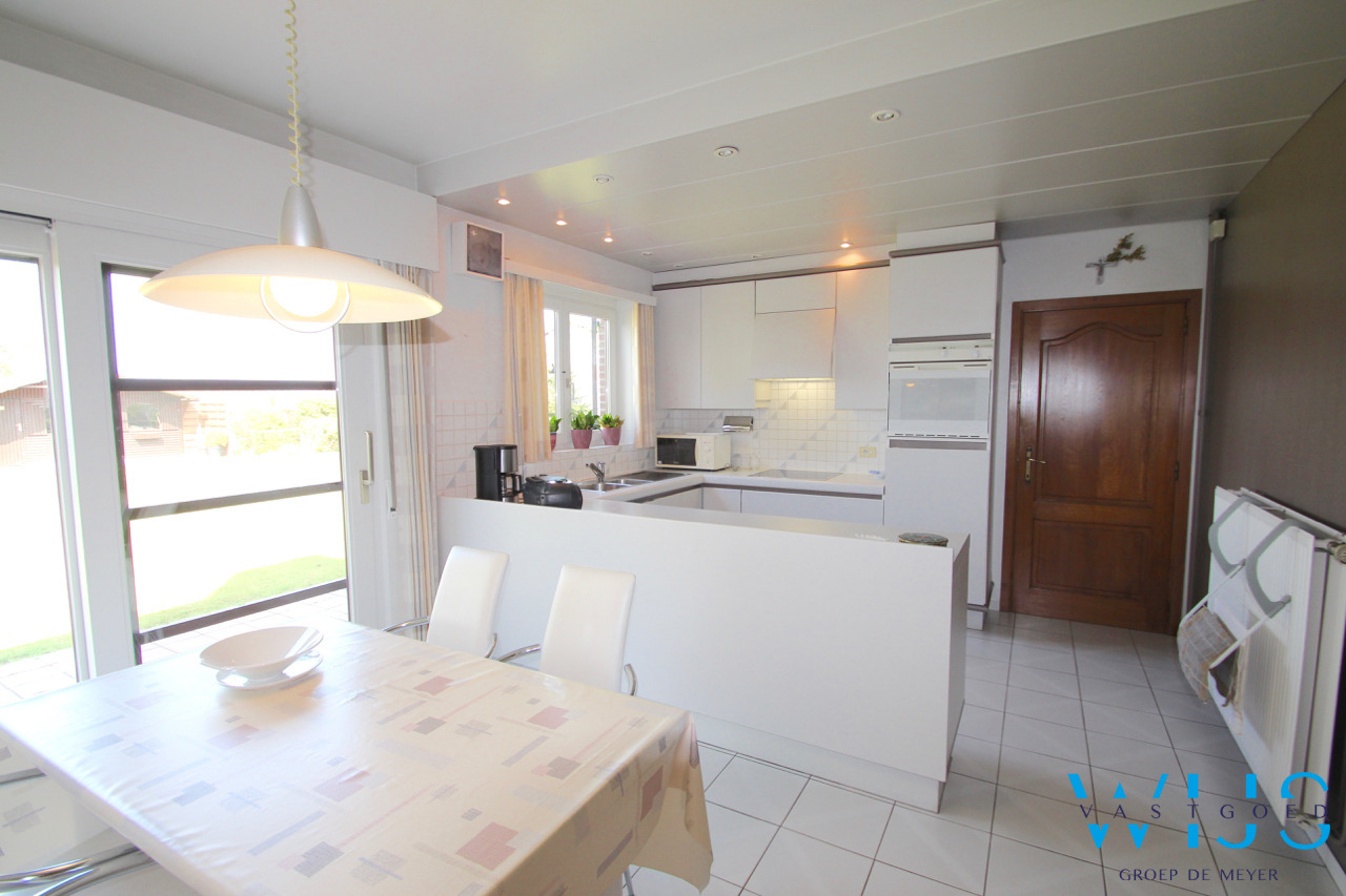 Prachtige instapklare en ruime woning op 1547m²  te OOSTEEKLO 