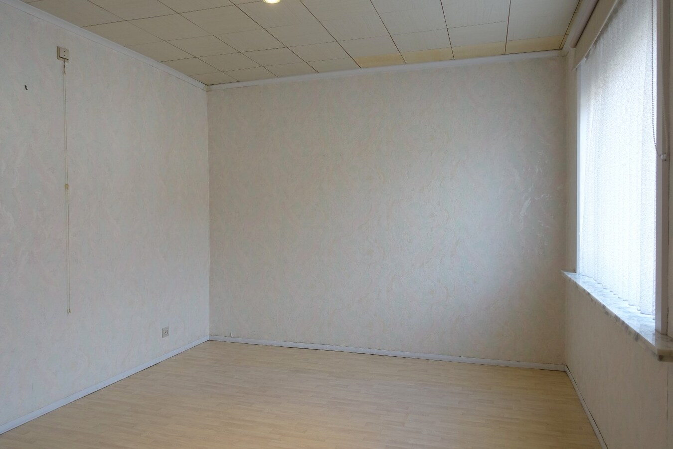 Rustig gelegen instapklare rijwoning met nabij gelegen garagebox 