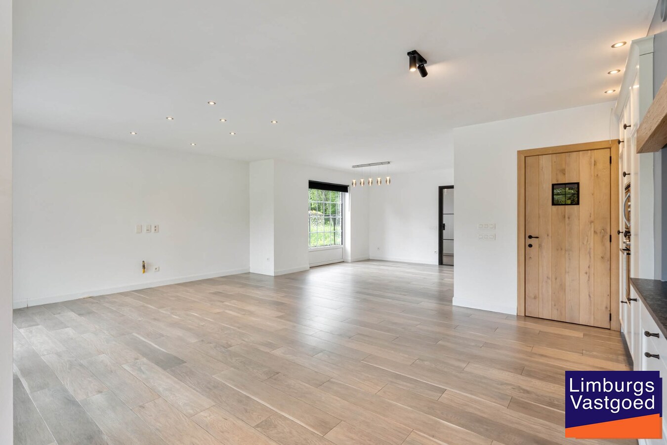 Exclusieve gezinswoning, 283m², 5 slpk, praktijkruimte op toplocatie 