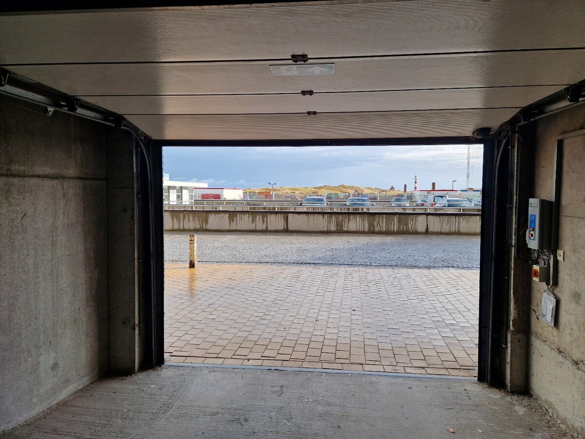 Overdekte staanplaats te koop onder zeedijk 