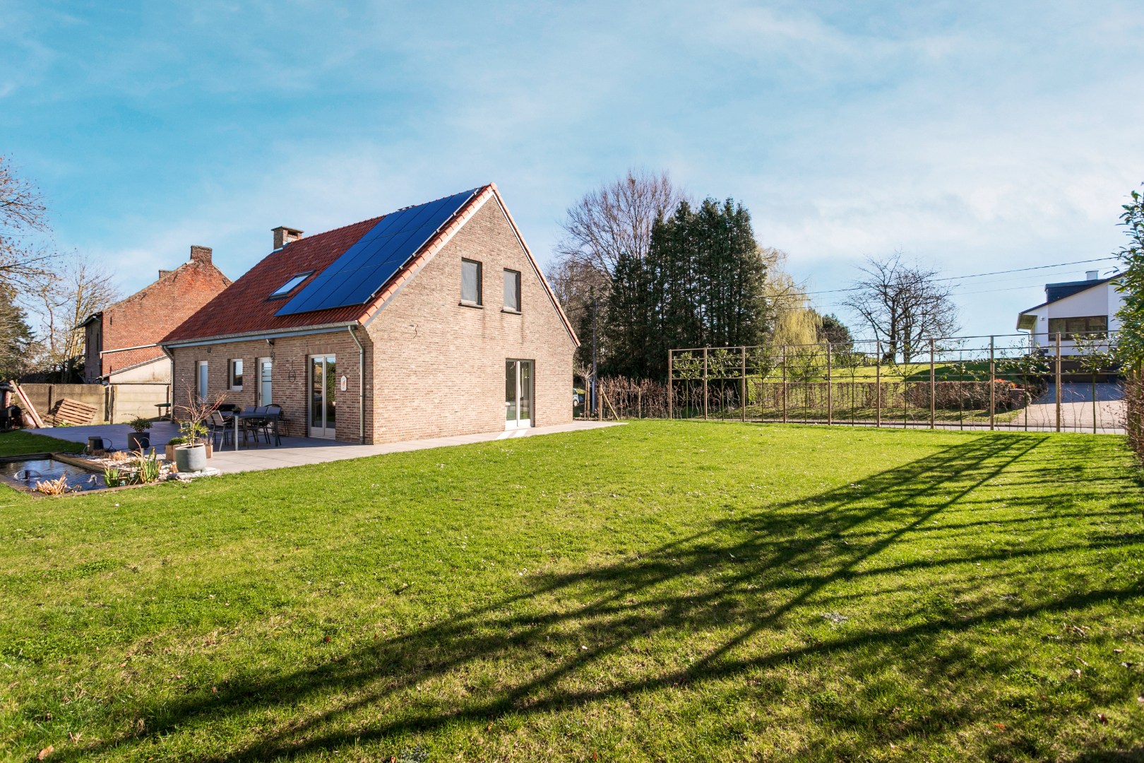 Vrijstaande woning met 4 slpks, zuidgerichte tuin en garage 