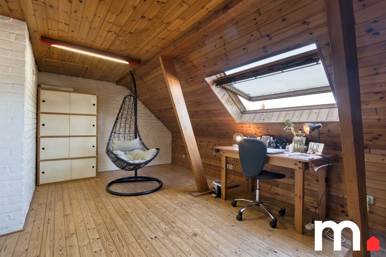 Unieke woning te Kortrijk met zonnige aangelegde tuin, Garage en 4 ruime slaapkamers! 