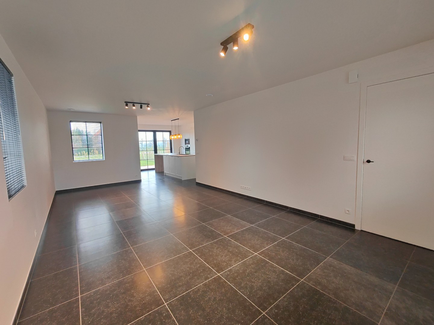 Prachtige energiezuinige halfopen woning op rustige ligging 