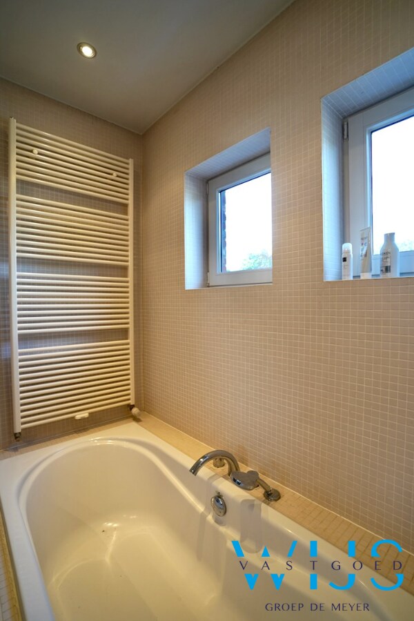 Schitterend karaktervol woonhuis met 5 slaapkamers te Assenede ! 