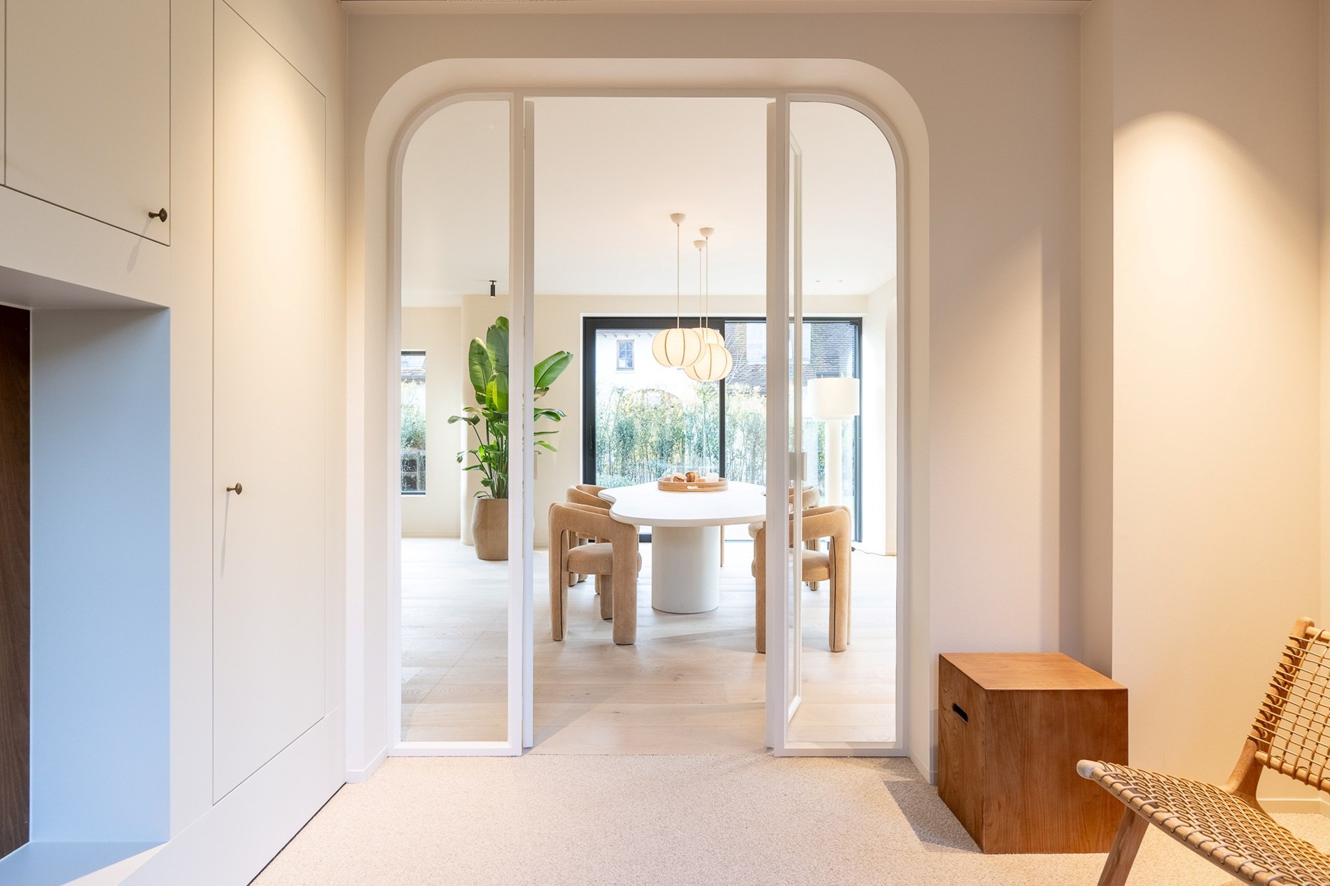 Luxueus gerenoveerde koppelvilla met zwembad in de Noordzeelaan te Knokke. 