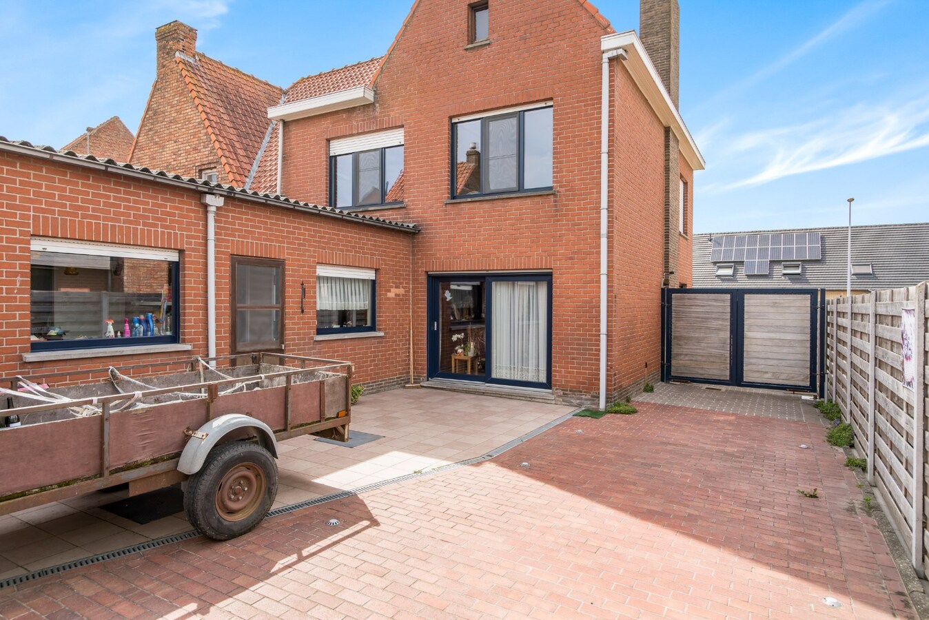 Instapklare woning met 3 slaapkamers en atelier te Eernegem 