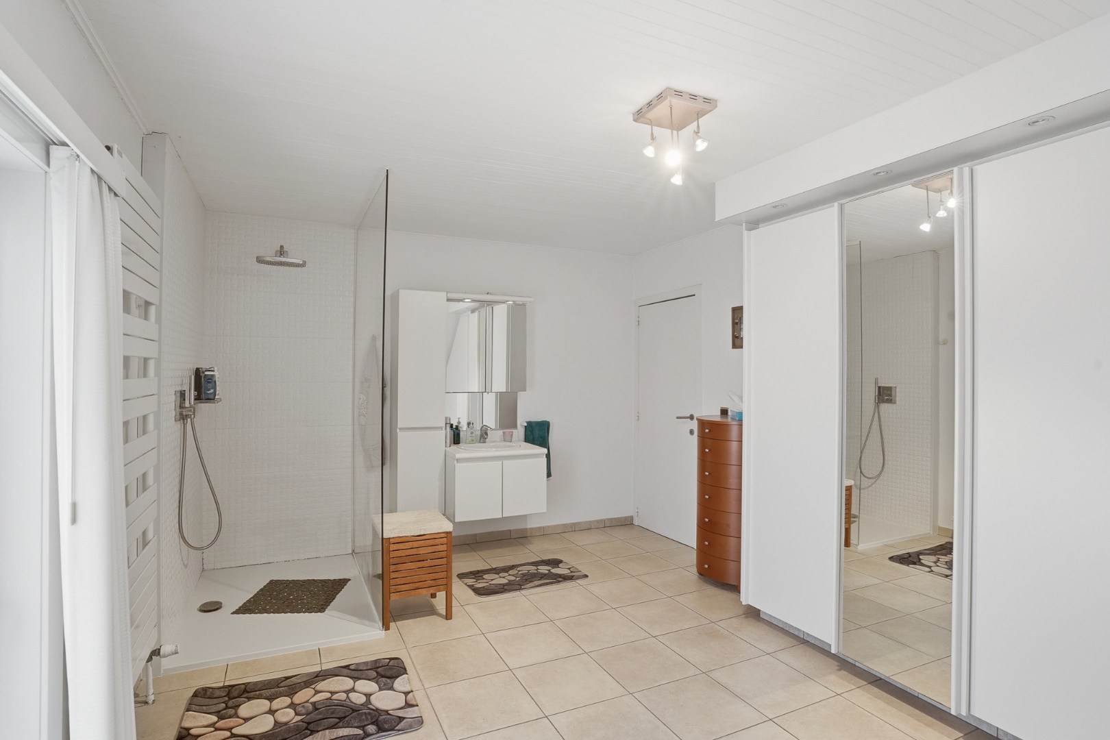 Alleenstaande woning met zonnige tuin op 980 m² 