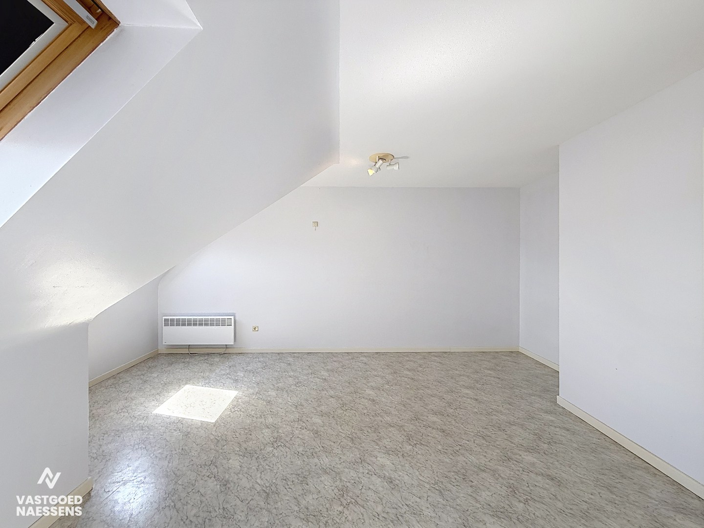DUPLEX-APPARTEMENT MET 1 SLPK EN TERRAS 