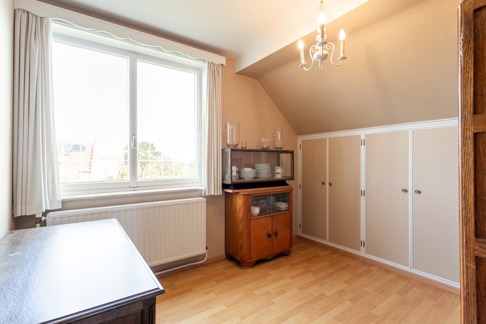 Te renoveren woning met 5 slpks op topligging in Dworp 