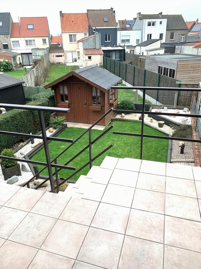 MOOI RUIME BEL-ETAGE MET ZONGERICHTE TUIN  TE BREDENE DORP 