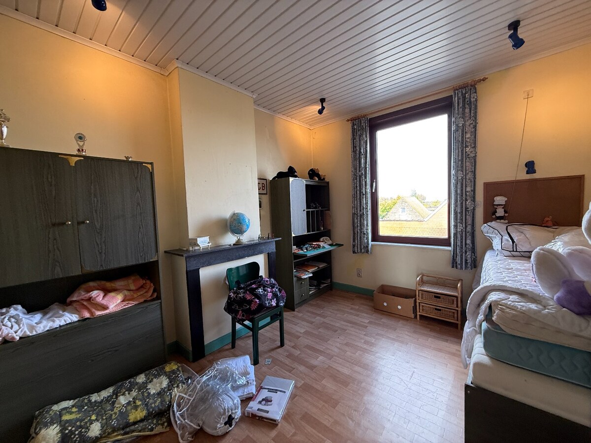 Grote eigendom met atelier. 